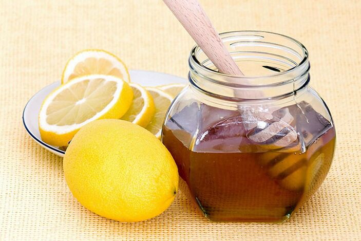 Lemon and honey are ingredients in a mask that perfectly whitens and tightens facial skin
